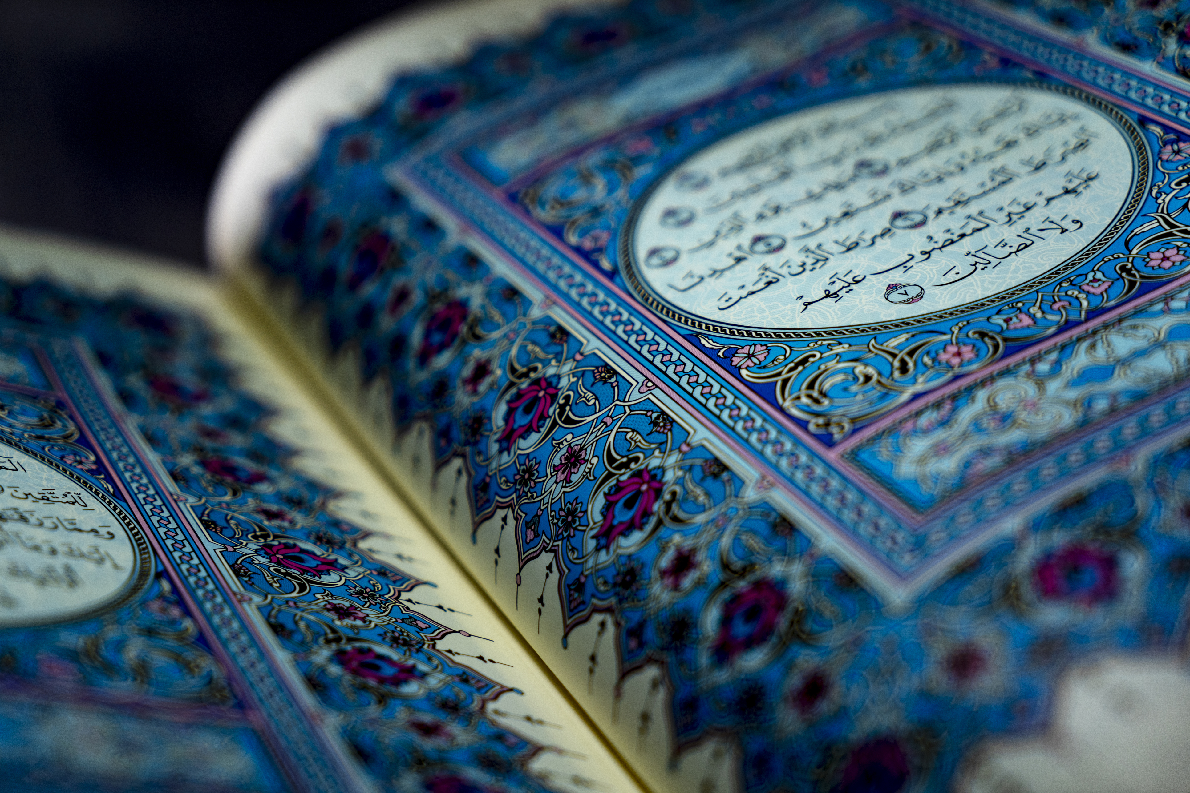Мусульманское право коран. Самаркандский куфический Коран. Синий Коран. Голубой Коран. Коран фон.