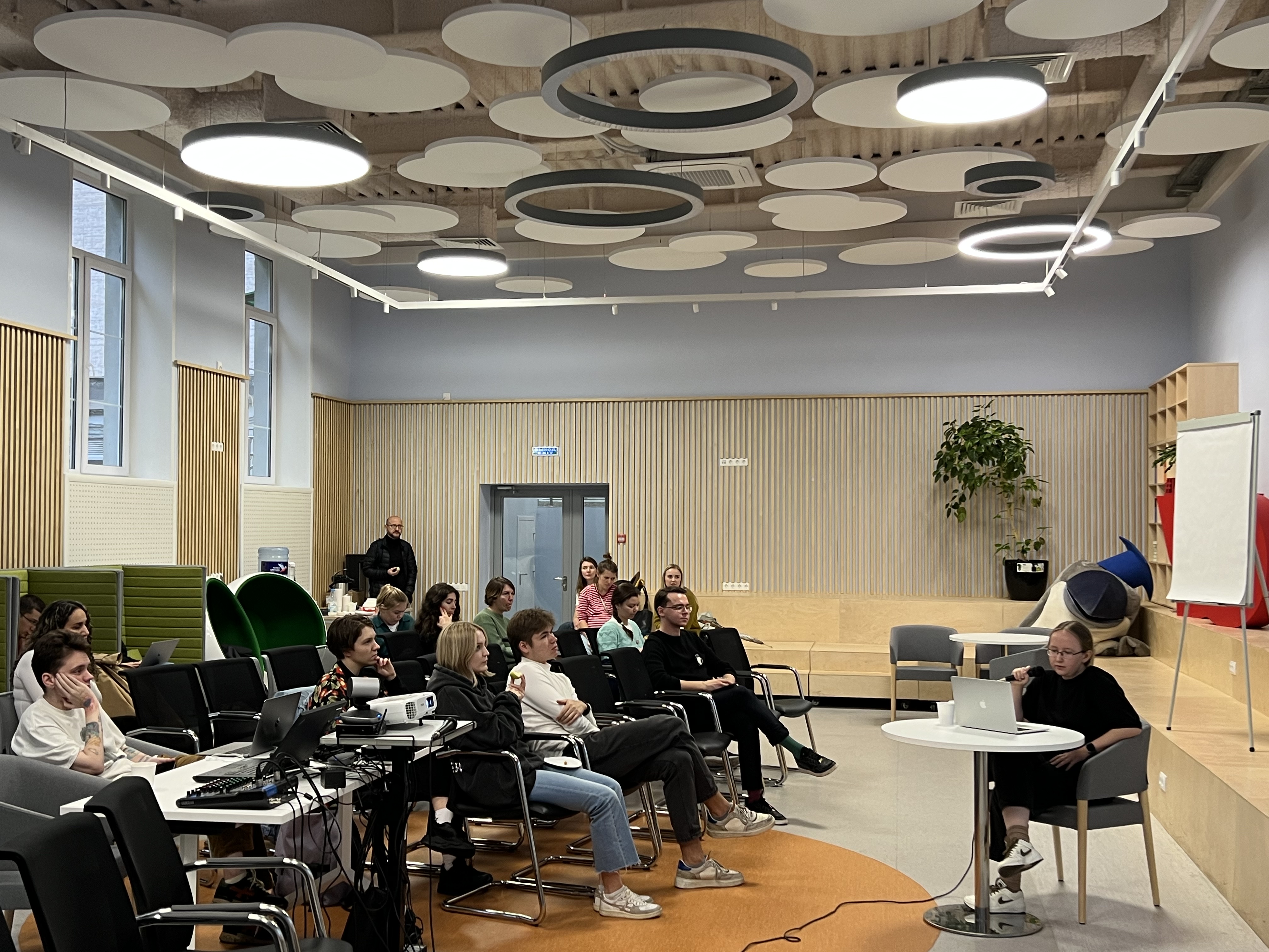 Студенты. Поступление в вуз. Почему удовлетворена учебным заведением причины. Студенты иностранных вузов. Черты образования как социального института.