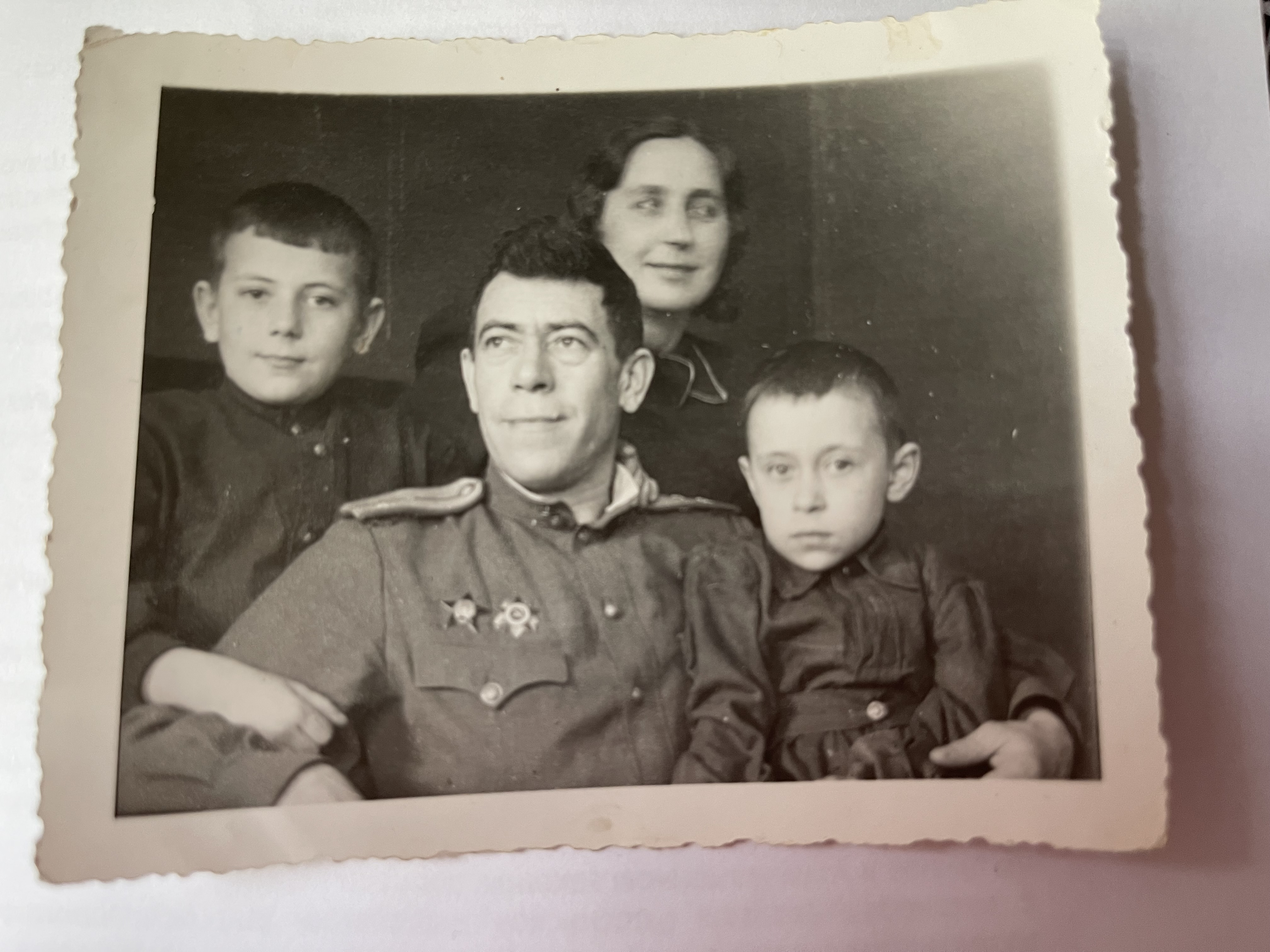 Владимир Коссов с родителями и братом