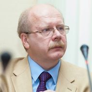 Максим Братерский, академический руководитель программы двух дипломов НИУ ВШЭ и ЛУ по международным отношениям